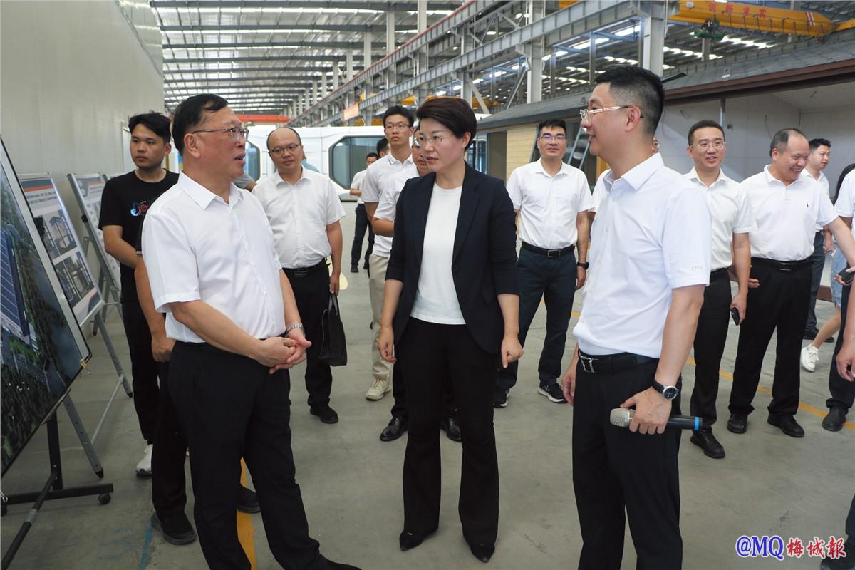 福州大学校领导一行来闽清考察调研